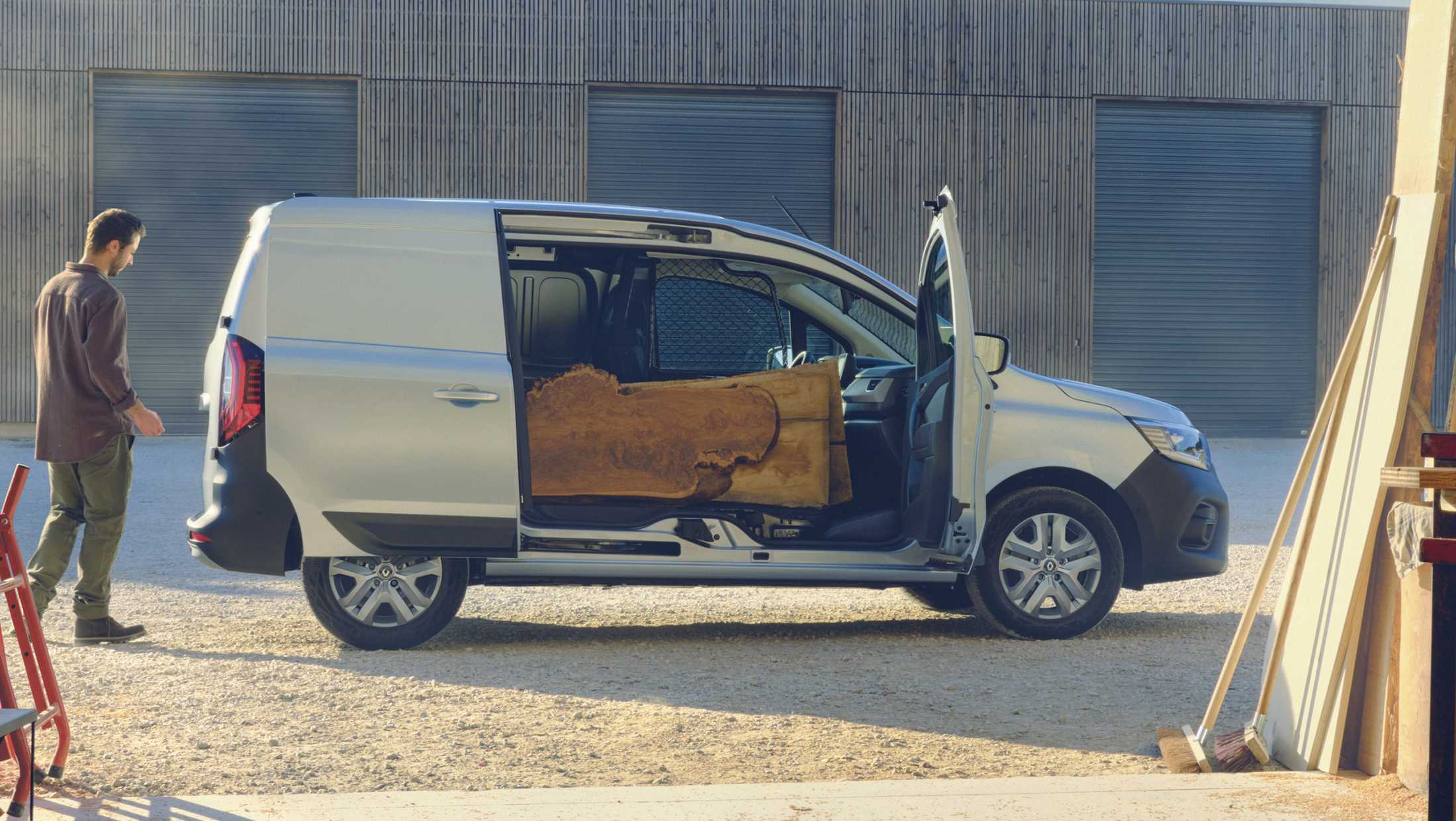 Renault KANGOO VAN - 4,2 m³ opbergcapaciteit. In de standaarduitvoering is de opbergcapaciteit 3,3 m³.