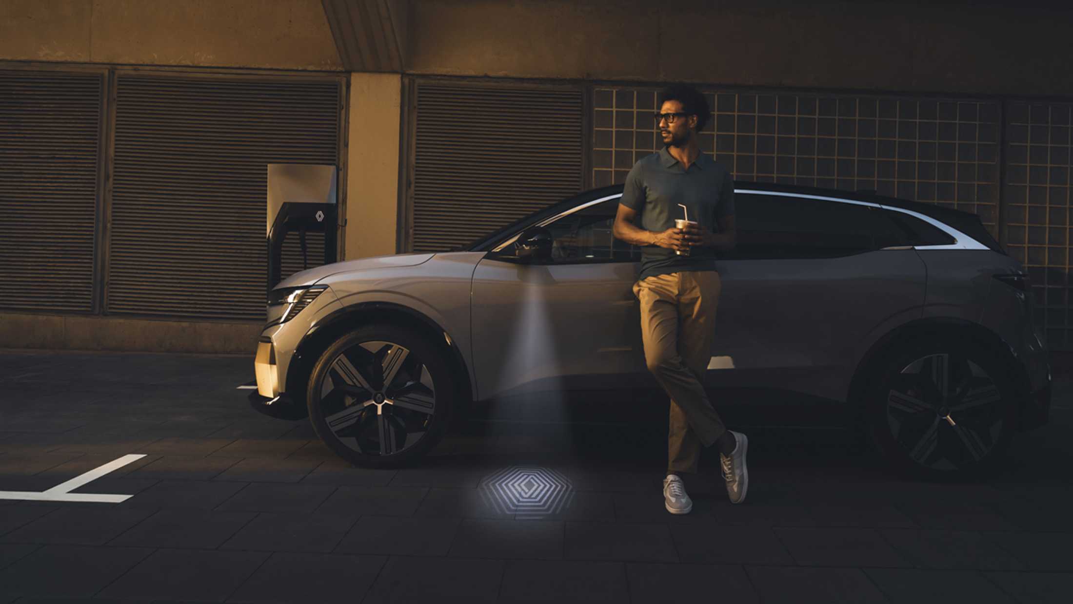 ABD Renault - Renault megane E-TECH Electric - Grenzeloos design met instapverlichting