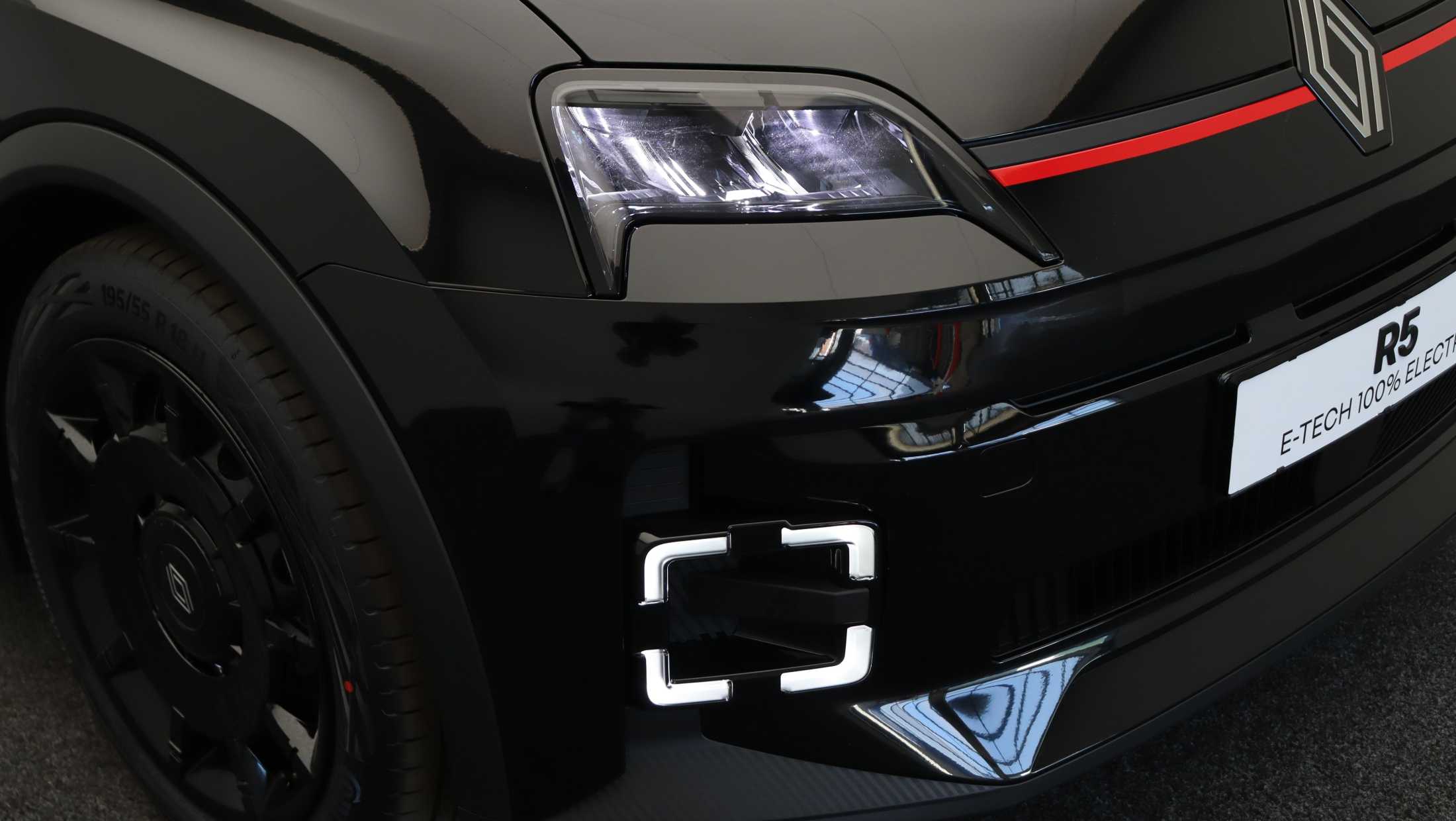 ABD Renault - R5 EVO Zwart - Details Voorkant